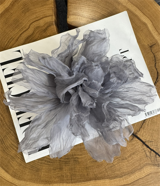 БРОШЬ-ЧОКЕР, ЦВЕТОК "ПИОН" среднего размера (ЖЕМЧУЖНО-СЕРЫЙ) - фото 38170