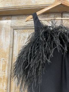 ПЛАТЬЕ КОМБИНАЦИЯ миди, на широких бретелях, с боа из перьев страуса (из вискозы-кади) - фото 20886