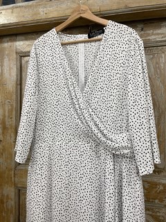 ПЛАТЬЕ миди, юбка со складками, верх на запАхе (из вискозы в горошек) - фото 25987
