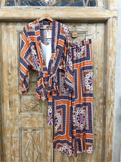 БРЮКИ среднеширокие, свободные, на мягкой резинке с кулиской, OneSize, из легкой вискозы-сатин оранжево-синий принт - фото 34969