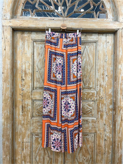БРЮКИ среднеширокие, свободные, на мягкой резинке с кулиской, OneSize, из легкой вискозы-сатин оранжево-синий принт - фото 34972