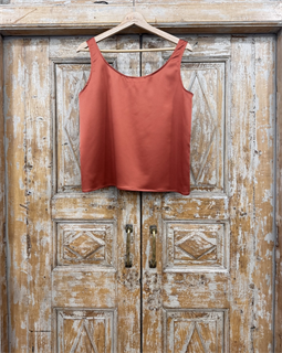 БЛУЗКА "топ-майка" с круглым вырезом (из мягкого атласа), ТЕРРАКОТ - фото 37966