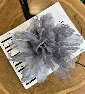 БРОШЬ-ЧОКЕР, ЦВЕТОК "ПИОН" среднего размера (ЖЕМЧУЖНО-СЕРЫЙ) - фото 38171