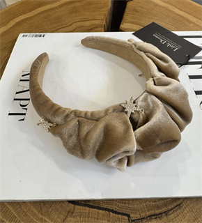 Ободок из бежевого бархата со стразами by Beretkah - фото 38315