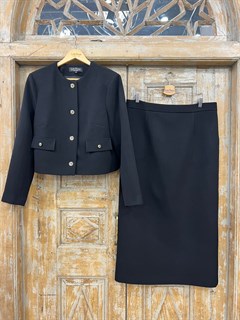 ЮБКА прямая со шлицей сзади (длина 90 см),  из черной поливискозы