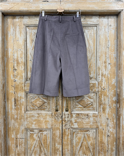 БРЮКИ-БЕРМУДЫ ШИРОКИЕ (от ПАЛАЦЦО) со 1 складкой, с посадкой на талии (из вельвета) - фото 38357