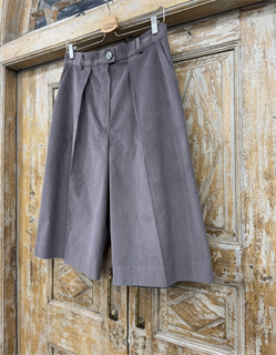 БРЮКИ-БЕРМУДЫ ШИРОКИЕ (от ПАЛАЦЦО) со 1 складкой, с посадкой на талии (из вельвета) - фото 38359