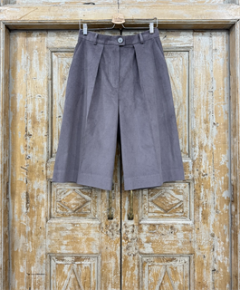 БРЮКИ-БЕРМУДЫ ШИРОКИЕ (от ПАЛАЦЦО) со 1 складкой, с посадкой на талии (из вельвета) - фото 38361