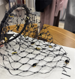 Ободок с крупной сеткой и цветными стразами by Beretkah - фото 38458