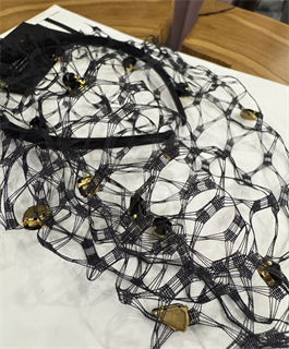 Ободок с крупной сеткой и цветными стразами by Beretkah - фото 38459