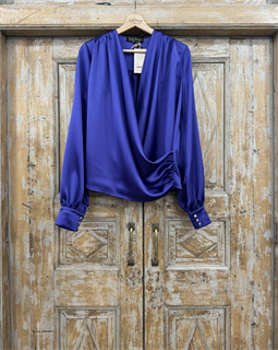 БЛУЗКА на запАхе с мягкой драпировкой, с манжетами (из атласа LUNA) - фото 38469