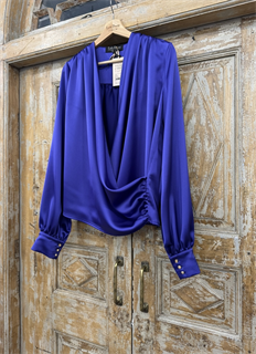 БЛУЗКА на запАхе с мягкой драпировкой, с манжетами (из атласа LUNA) - фото 38470