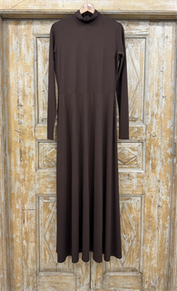 ПЛАТЬЕ длинное "Вторая кожа" с горлом, юбкой-колокол и длинными рукавами (из нежного вискозного джерси Mtt)