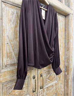 БЛУЗКА на запАхе с мягкой драпировкой, с манжетами (из атласа ARMANI), ИНЖИР - фото 38703