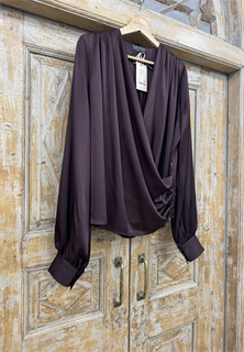 БЛУЗКА на запАхе с мягкой драпировкой, с манжетами (из атласа ARMANI), ИНЖИР - фото 38707