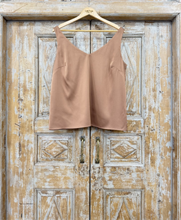 БЛУЗКА  (V-образный вырез, без рукавов, типа "Майка", двусторонний, из премиум-атласа) - фото 38827