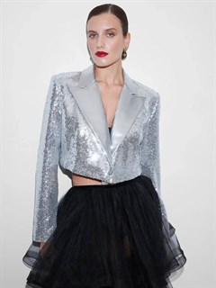 ЖАКЕТ короткий "БОЛЕРО" с острыми лацканами, двубортный, приталенный (из серебристых пайеток с лацканом из кожи-металлик) - фото 38993