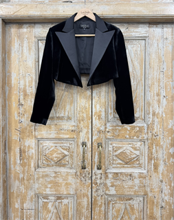 ЖАКЕТ-БОЛЕРО с острыми лацканами, двубортный, приталенный (из шелкового бархата с лацканами из атласа) - фото 39009