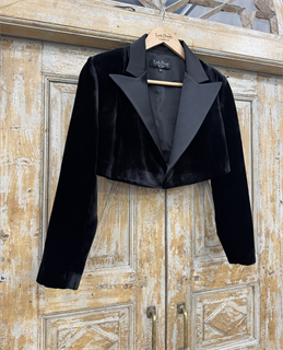 ЖАКЕТ-БОЛЕРО с острыми лацканами, двубортный, приталенный (из шелкового бархата с лацканами из атласа) - фото 39010