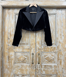 ЖАКЕТ-БОЛЕРО с острыми лацканами, двубортный, приталенный (из шелкового бархата с лацканами из атласа) - фото 39011