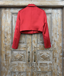 ЖАКЕТ короткий "БОЛЕРО" с острыми лацканами, однобортный, приталенный (из КРАСНОГО атласа) - фото 39090