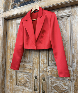 ЖАКЕТ короткий "БОЛЕРО" с острыми лацканами, однобортный, приталенный (из КРАСНОГО атласа) - фото 39091