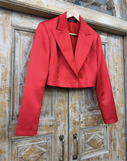 ЖАКЕТ короткий "БОЛЕРО" с острыми лацканами, однобортный, приталенный (из КРАСНОГО атласа) - фото 39092