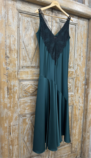 ПЛАТЬЕ-комбинация будуарное атласное по косой, с воланом и кружевом  Шантильи (из атласа TW) - фото 39169