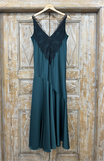 ПЛАТЬЕ-комбинация будуарное атласное по косой, с воланом и кружевом  Шантильи (из атласа TW) - фото 39170