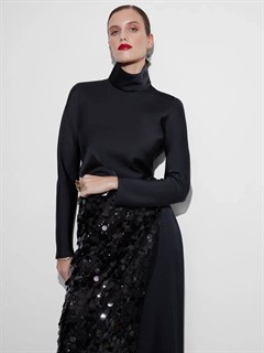 БЛУЗКА с воротником ХОМУТ, по косой, из плотного черного атласа TW - фото 39209