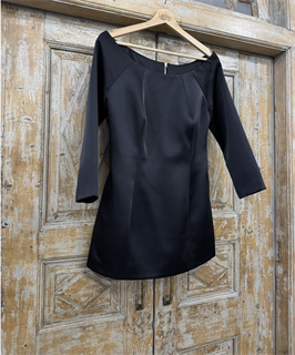 БЛУЗКА "Меган" силуэтная, удлиненная, приталенная, с открытыми плечами (из дабл-дюшеса, ЧЕРНАЯ) - фото 39255