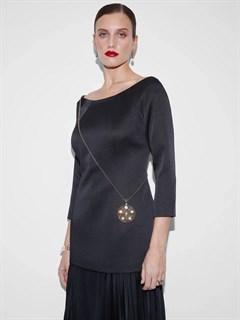 БЛУЗКА "Меган" силуэтная, удлиненная, приталенная, с открытыми плечами (из дабл-дюшеса, ЧЕРНАЯ) - фото 39257