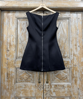 БЛУЗКА "МАЙЯ" силуэтная удлиненная, без рукавов, приталенная, с вырезом "Лодочка" (из дабл-дюшеса, ЧЕРНАЯ) - фото 39268