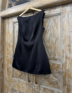 БЛУЗКА "МАЙЯ" силуэтная удлиненная, без рукавов, приталенная, с вырезом "Лодочка" (из дабл-дюшеса, ЧЕРНАЯ) - фото 39269