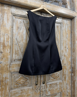 БЛУЗКА "МАЙЯ" силуэтная удлиненная, без рукавов, приталенная, с вырезом "Лодочка" (из дабл-дюшеса, ЧЕРНАЯ) - фото 39270