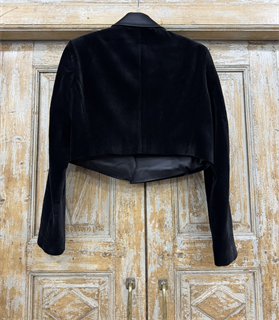 ЖАКЕТ короткий "БОЛЕРО" с острыми лацканами, двубортный, приталенный (из шелкового бархата с лацканами из атласа) - фото 39292