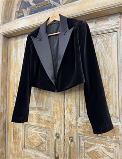 ЖАКЕТ короткий "БОЛЕРО" с острыми лацканами, двубортный, приталенный (из шелкового бархата с лацканами из атласа) - фото 39293