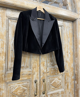 ЖАКЕТ короткий "БОЛЕРО" с острыми лацканами, двубортный, приталенный (из шелкового бархата с лацканами из атласа) - фото 39294