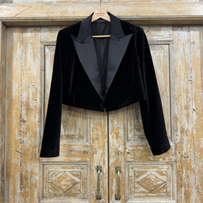 ЖАКЕТ короткий "БОЛЕРО" с острыми лацканами, двубортный, приталенный (из шелкового бархата с лацканами из атласа) - фото 39295