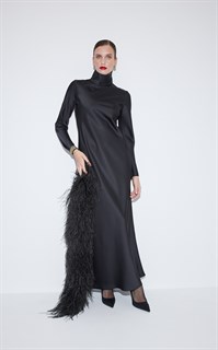 ПЛАТЬЕ с воротником ХОМУТ, по косой, из плотного черного атласа TW - фото 39356