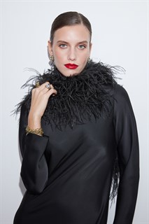 ПЛАТЬЕ с воротником ХОМУТ, по косой, из плотного черного атласа TW - фото 39359