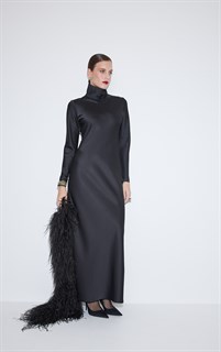 ПЛАТЬЕ с воротником ХОМУТ, по косой, из плотного черного атласа TW - фото 39361