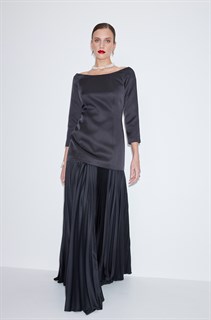 БЛУЗКА "Меган" силуэтная, удлиненная, приталенная, с открытыми плечами (из дабл-дюшеса, ЧЕРНАЯ) - фото 39409