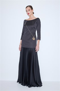 БЛУЗКА "Меган" силуэтная, удлиненная, приталенная, с открытыми плечами (из дабл-дюшеса, ЧЕРНАЯ) - фото 39410