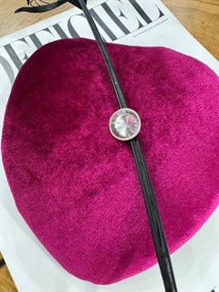 ШЛЯПКА-таблетка "СЕРДЦЕ" из бархата с пером и стразами by Beretkah - фото 39554