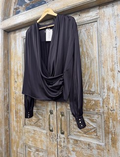 БЛУЗКА на запАхе с мягкой драпировкой, с манжетами (из премиум-атласа),  ШОКОЛАД - фото 39674