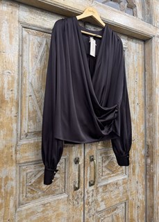 БЛУЗКА на запАхе с мягкой драпировкой, с манжетами (из премиум-атласа),  ШОКОЛАД - фото 39675