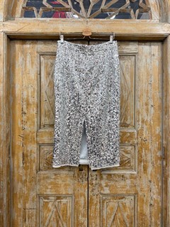 ЮБКА-КАРАНДАШ из пайеток, с разрезом сзади (длина 77 см), СЕРЕБРО - фото 39778