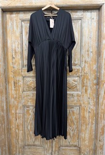 ПЛАТЬЕ (D-100) с драпировкой, подрезом на запАхе, цельнокроенными рукавами и двойной юбкой ГОФРЕ (из премиум-атласа),  ЧЕРНЫЙ