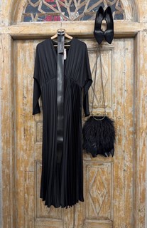 ПЛАТЬЕ (D-100) с драпировкой, подрезом на запАхе, цельнокроенными рукавами и двойной юбкой ГОФРЕ (из премиум-атласа),  ЧЕРНЫЙ